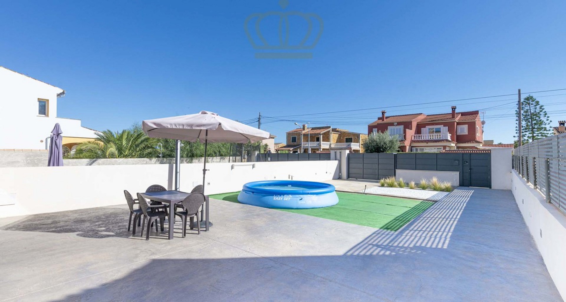 KROHN & LUEDEMANN Nice semi-detached house for sale in Badia Blava with pool 