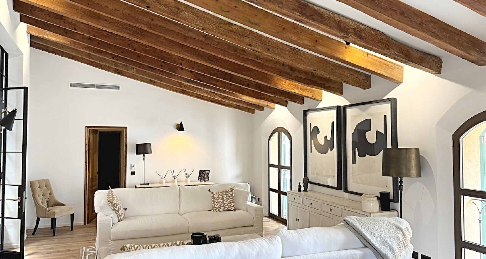 KROHN & LUEDEMANN Renovated luxury appartment in Palma old town near Borne and the cathedral for sale 