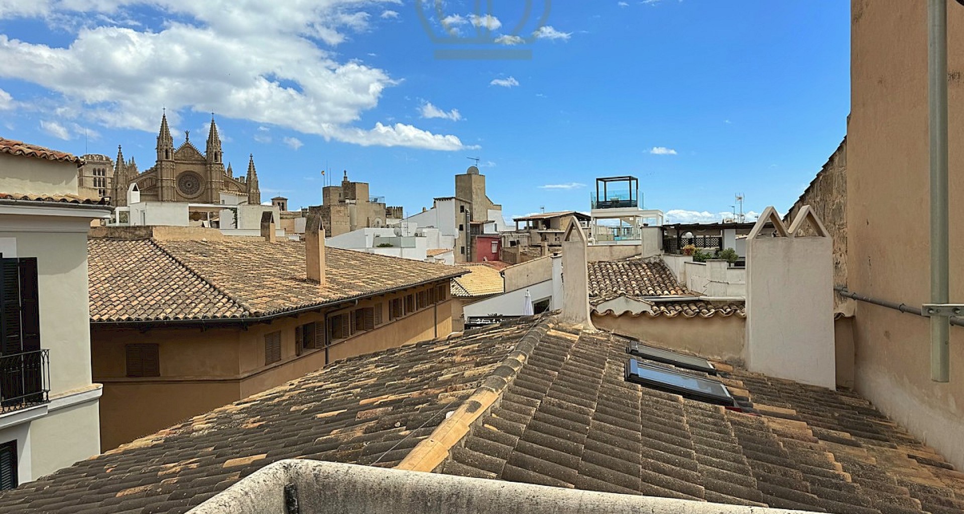 KROHN & LUEDEMANN Renovated luxury appartment in Palma old town near Borne and the cathedral for sale 