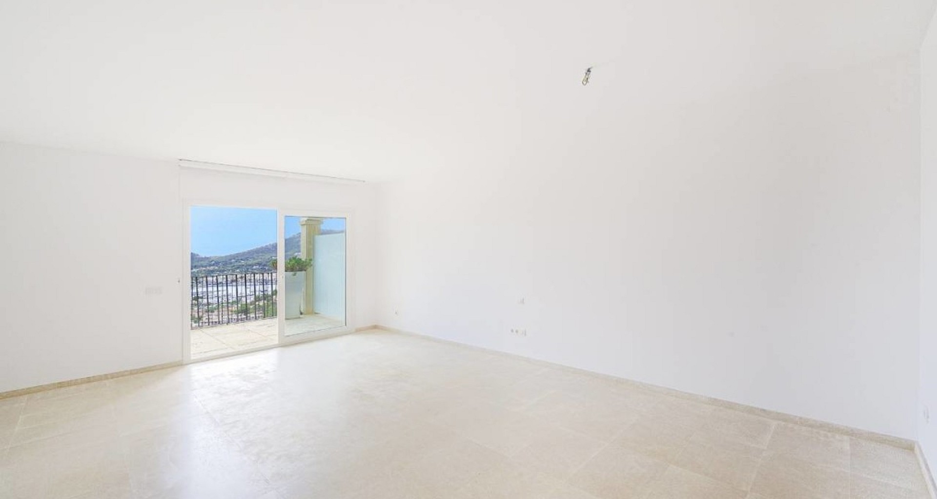 KROHN & LUEDEMANN Appartement exclusif avec vue fantastique sur le port à Puerto Andratx 