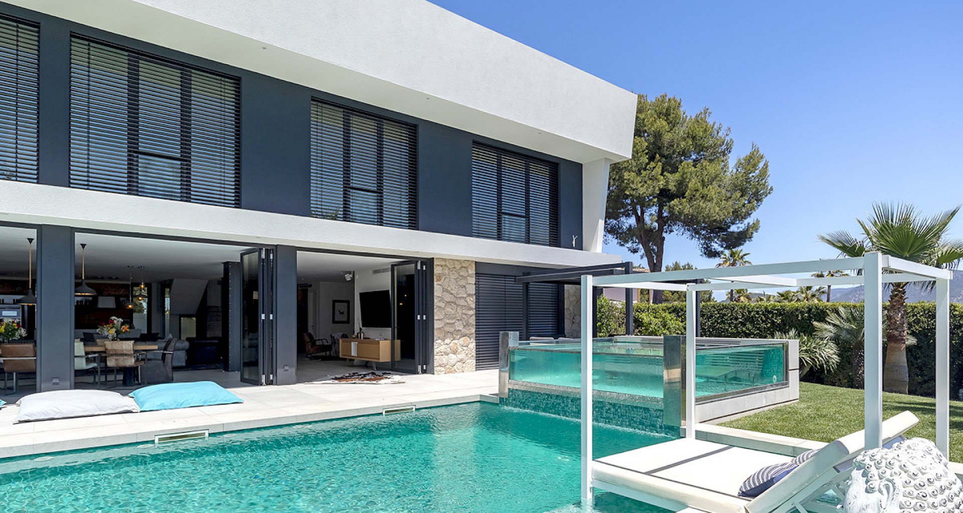 KROHN & LUEDEMANN New designer villa in Santa Ponsa with lots of privacy 