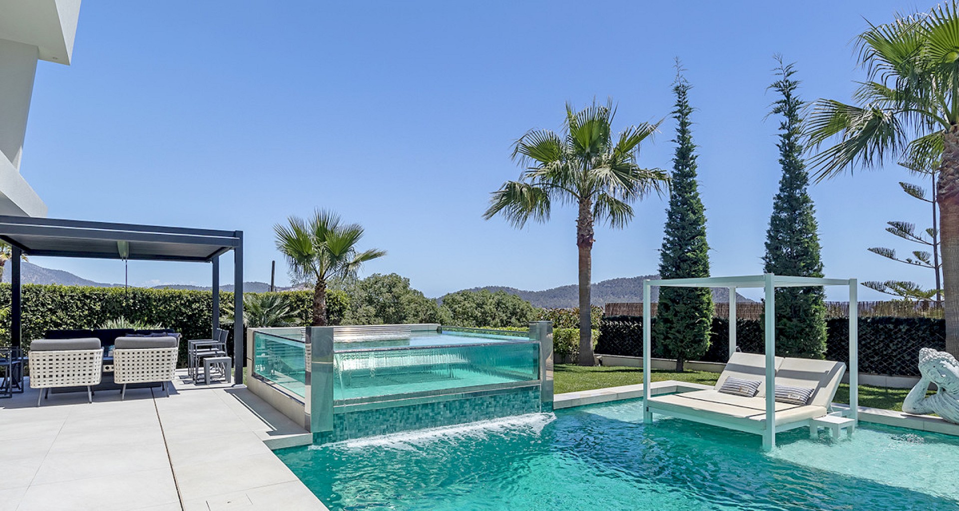 KROHN & LUEDEMANN New designer villa in Santa Ponsa with lots of privacy 