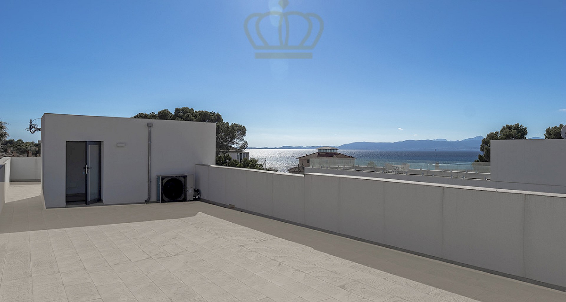 KROHN & LUEDEMANN Precioso chalet de nueva construcción en segunda línea de mar en Son Veri cerca de Palma Neubau Villa Nähe Palma