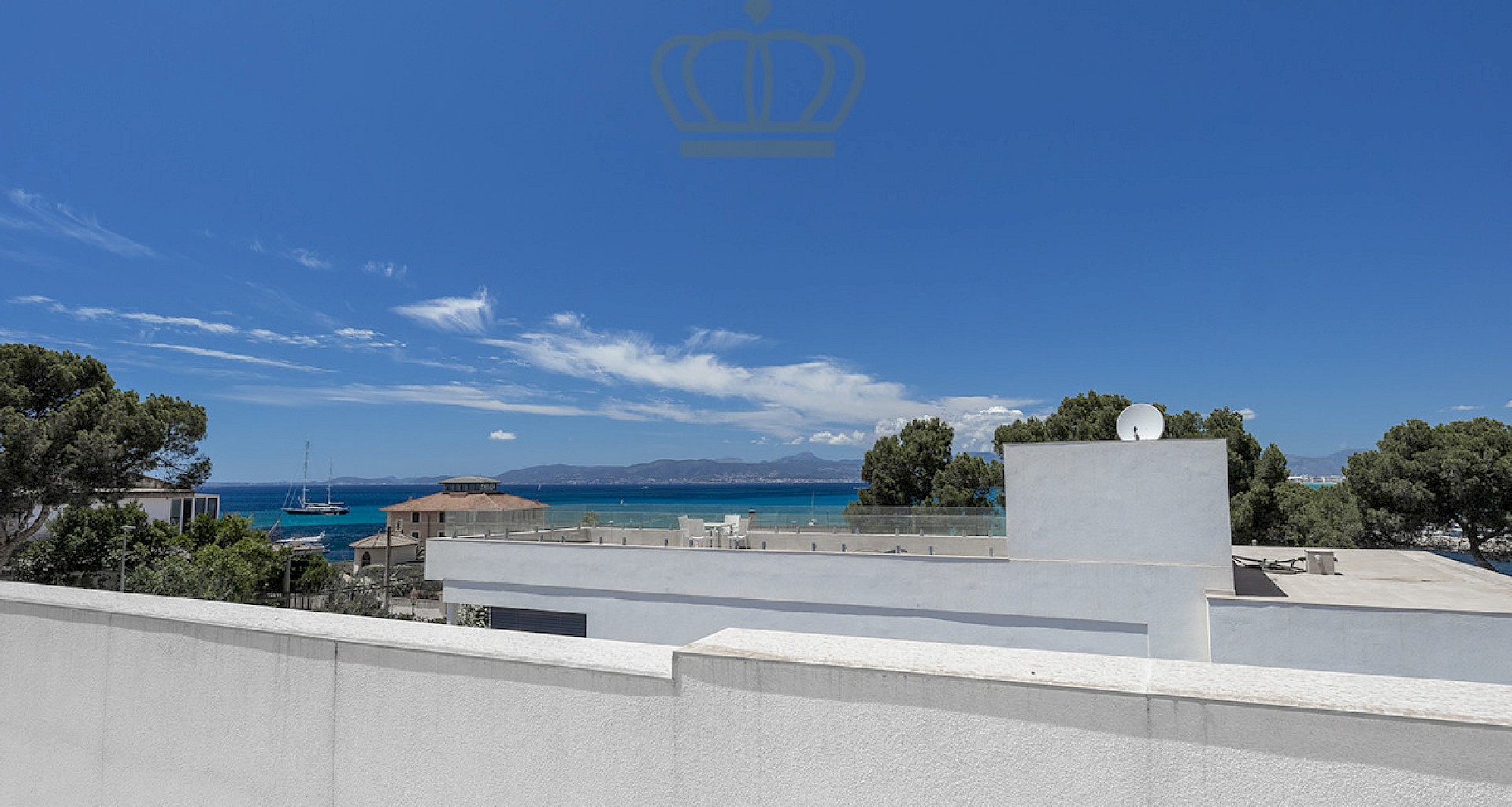 KROHN & LUEDEMANN Precioso chalet de nueva construcción en segunda línea de mar en Son Veri cerca de Palma Neubau Villa Nähe Palma