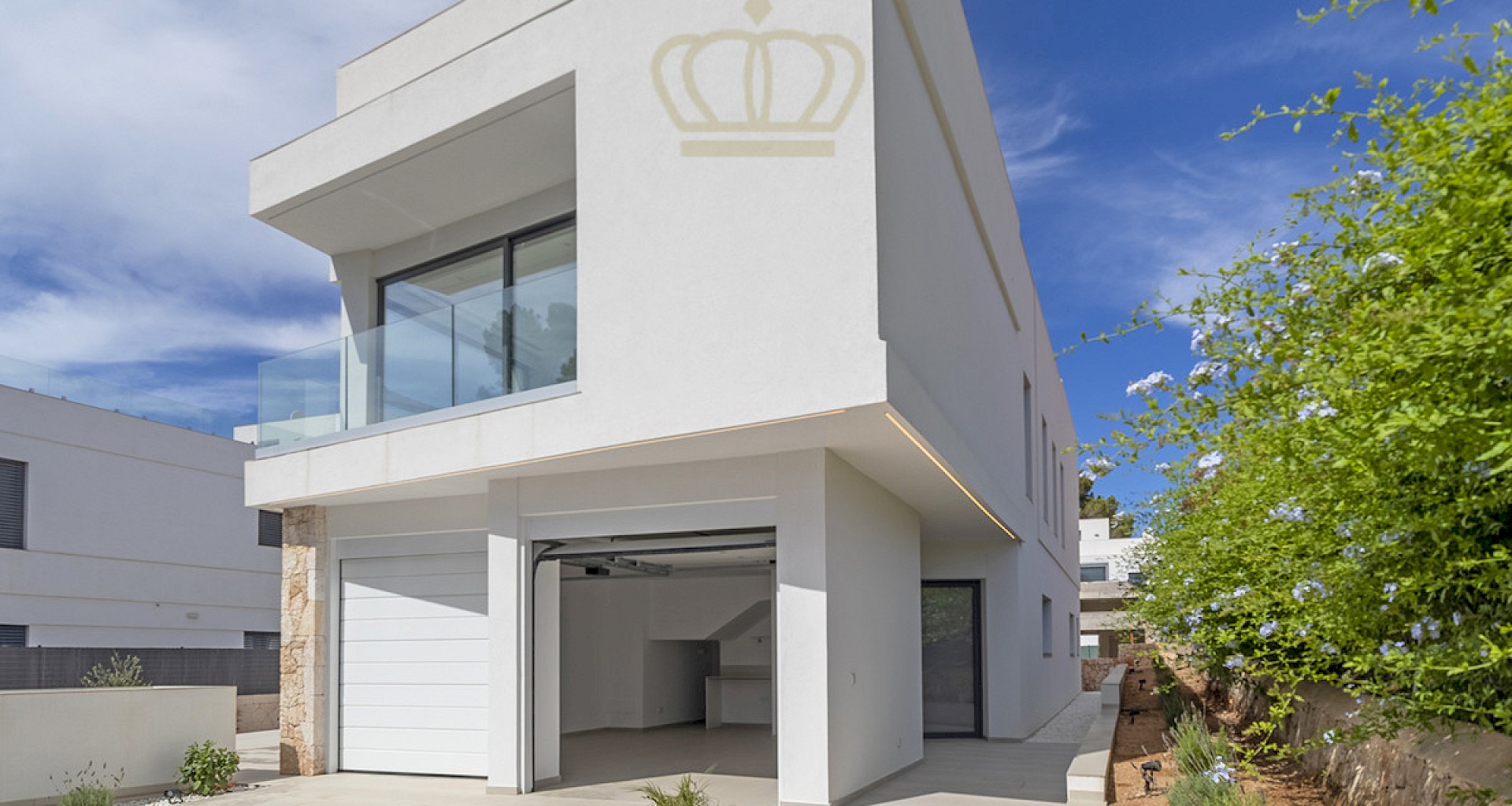 KROHN & LUEDEMANN Precioso chalet de nueva construcción en segunda línea de mar en Son Veri cerca de Palma Neubau Villa Nähe Palma