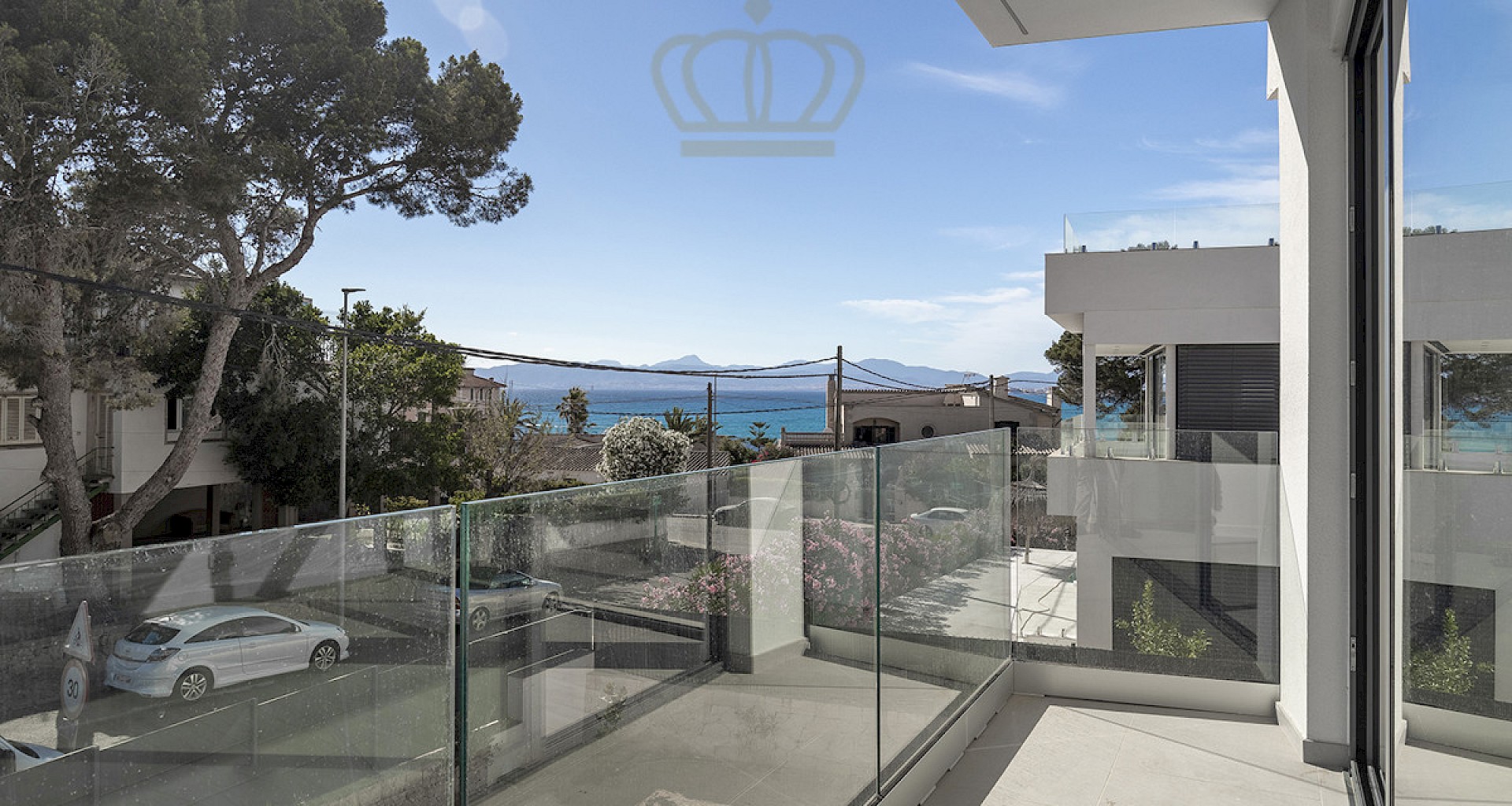 KROHN & LUEDEMANN Schöne Neubau Villa in zweiter Linie zum Meer in Son Veri nahe Palma 