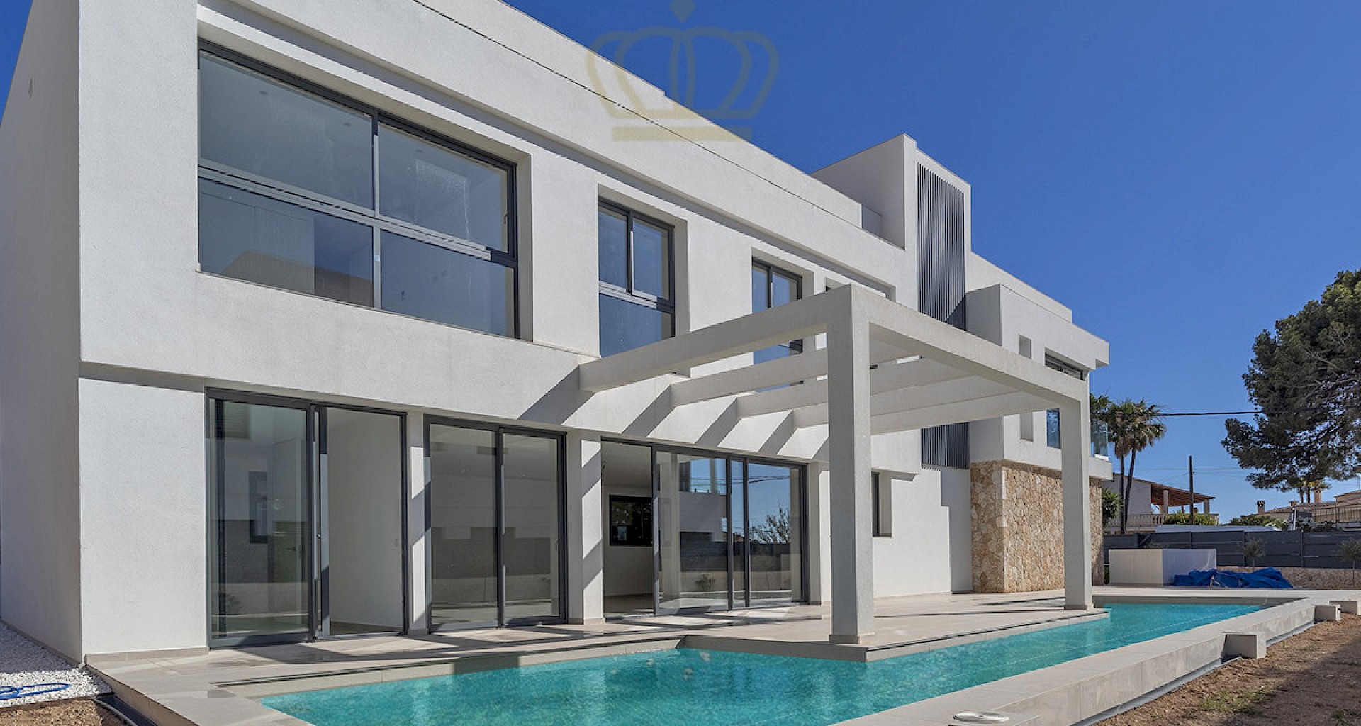 KROHN & LUEDEMANN Schöne Neubau Villa in zweiter Linie zum Meer in Son Veri nahe Palma 