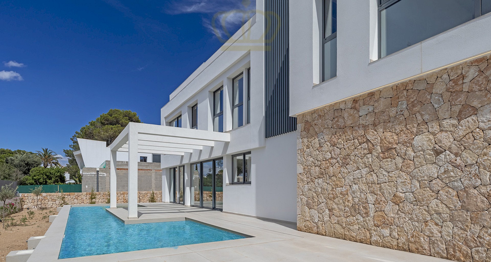 KROHN & LUEDEMANN Schöne Neubau Villa in zweiter Linie zum Meer in Son Veri nahe Palma 