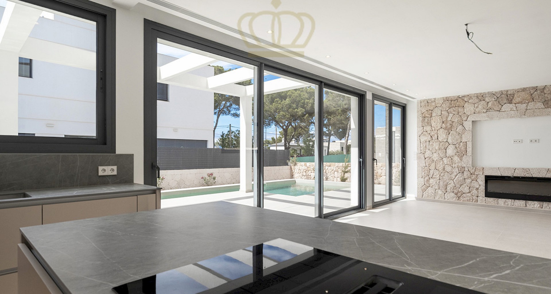 KROHN & LUEDEMANN Precioso chalet de nueva construcción en segunda línea de mar en Son Veri cerca de Palma Neubau Villa Nähe Palma