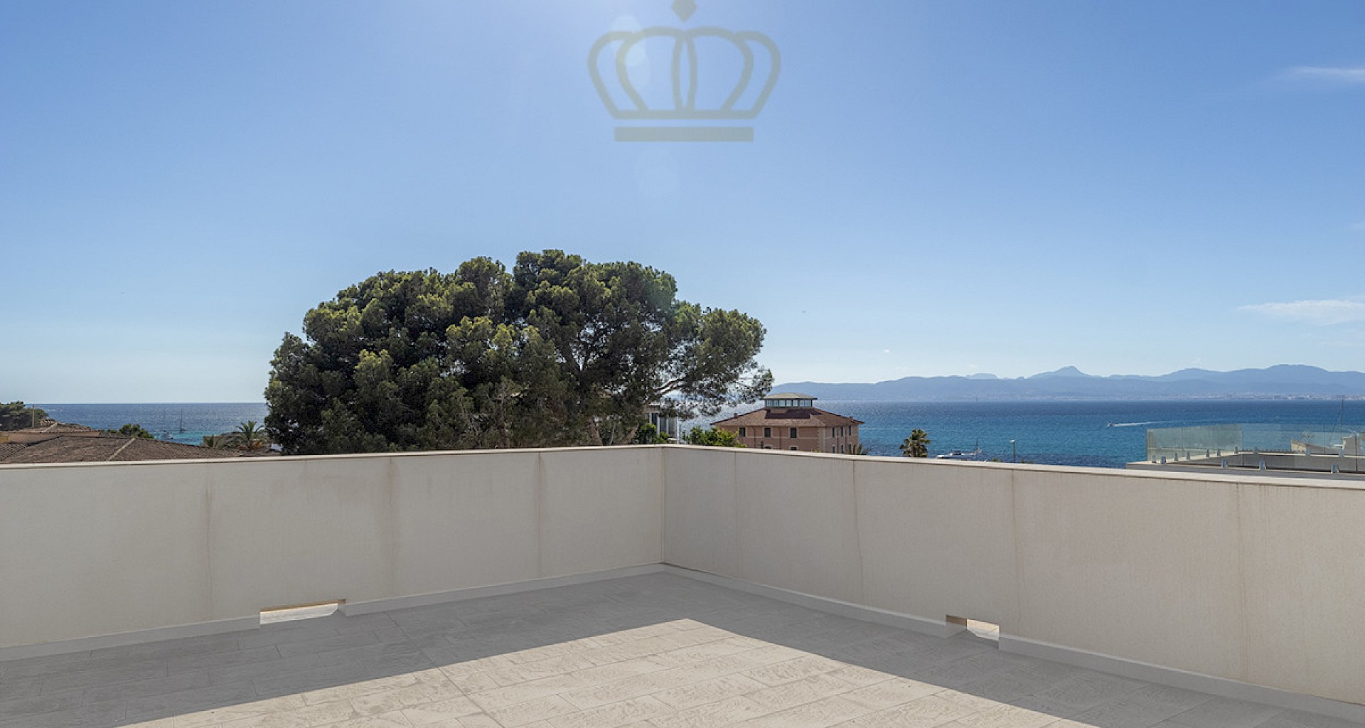 KROHN & LUEDEMANN Precioso chalet de nueva construcción en segunda línea de mar en Son Veri cerca de Palma Neubau Villa Nähe Palma