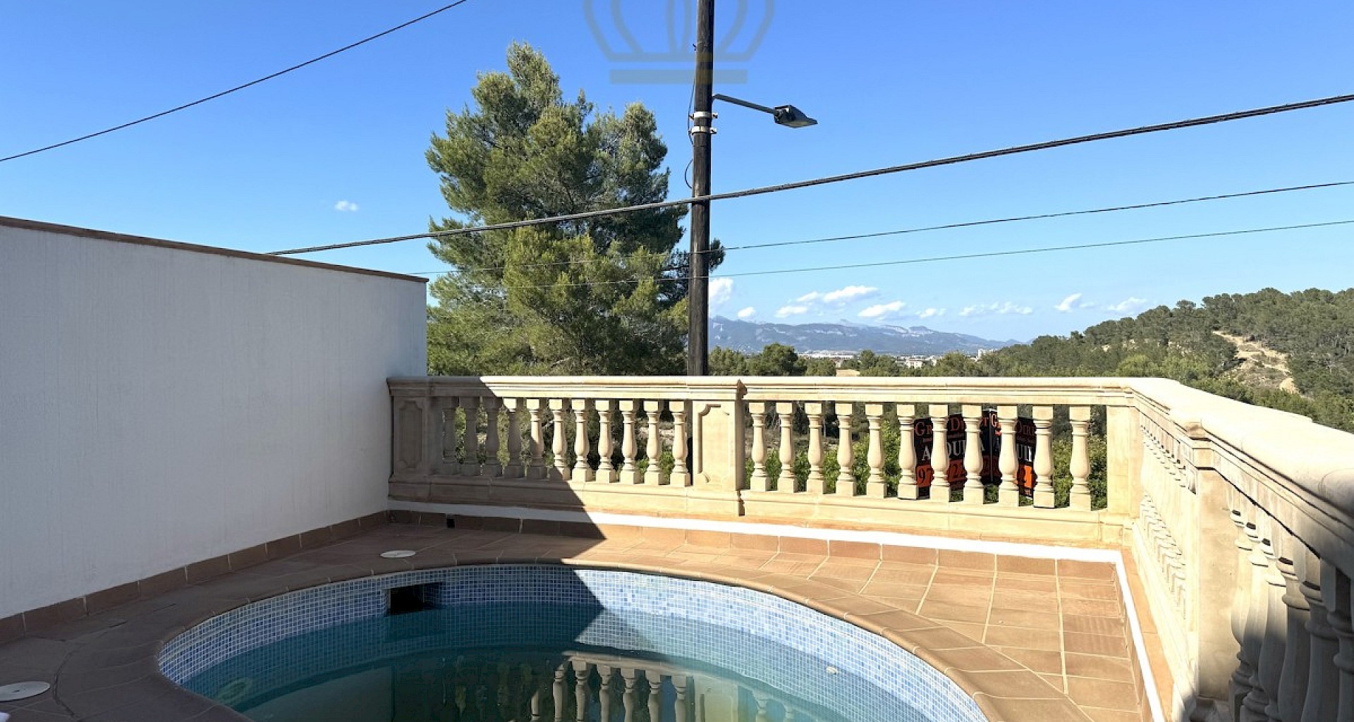 KROHN & LUEDEMANN Maison spacieuse à Genova avec piscine et vue sur les montagnes 