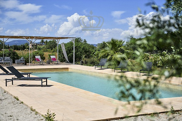 Casa de campo tipo bungalow con gran piscina en Campos.