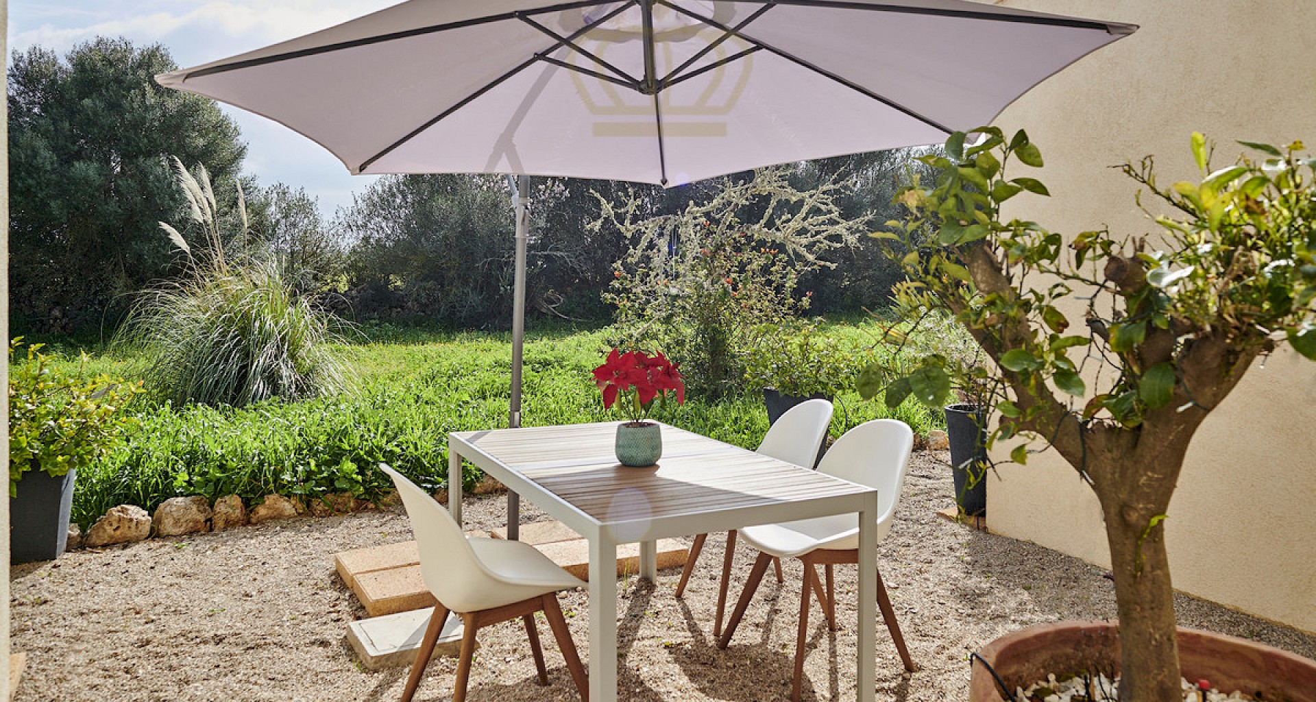 KROHN & LUEDEMANN Landhaus im Bungalow Stil mit großem Pool in Campos 