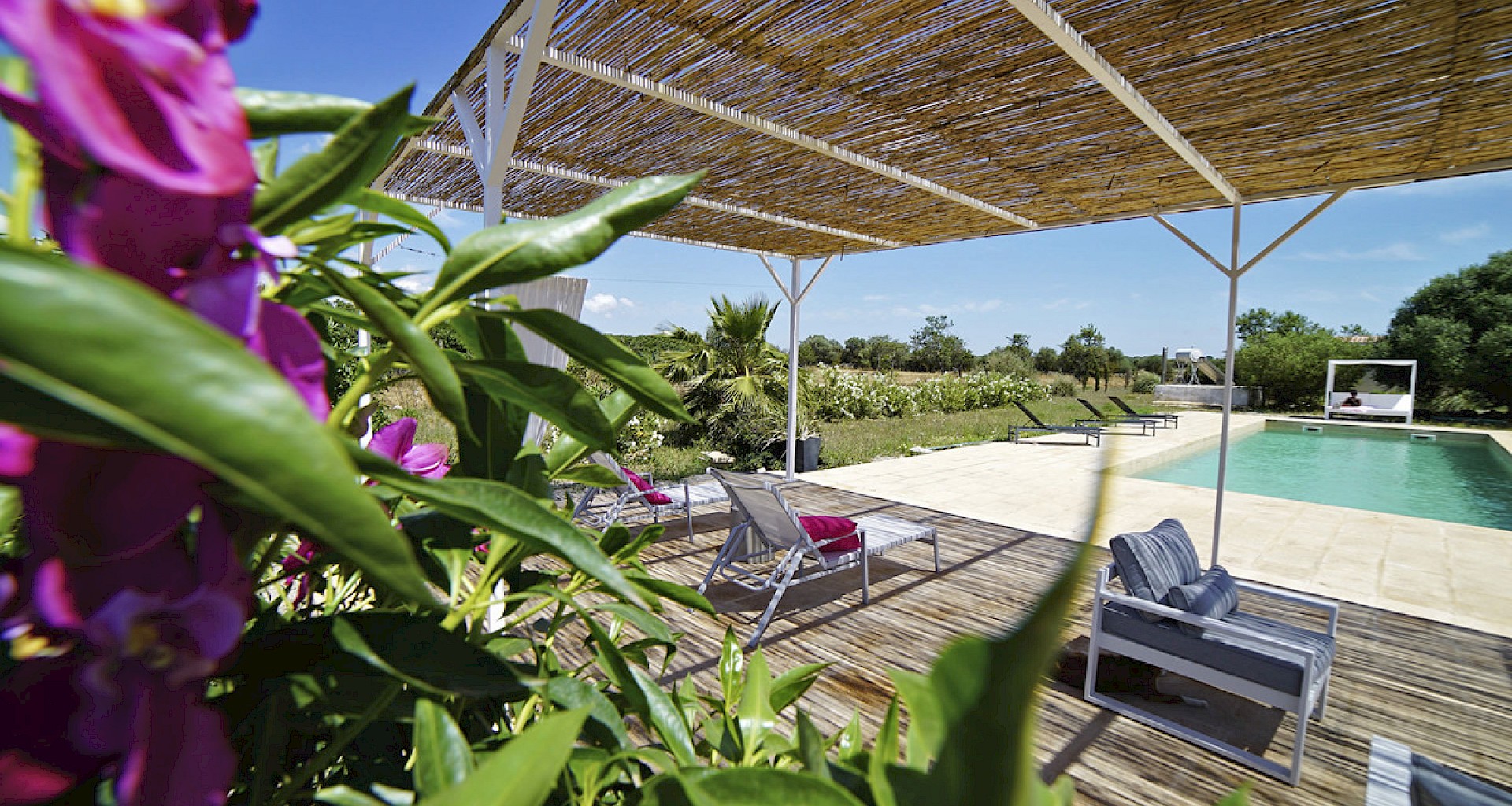 KROHN & LUEDEMANN Landhaus im Bungalow Stil mit großem Pool in Campos 