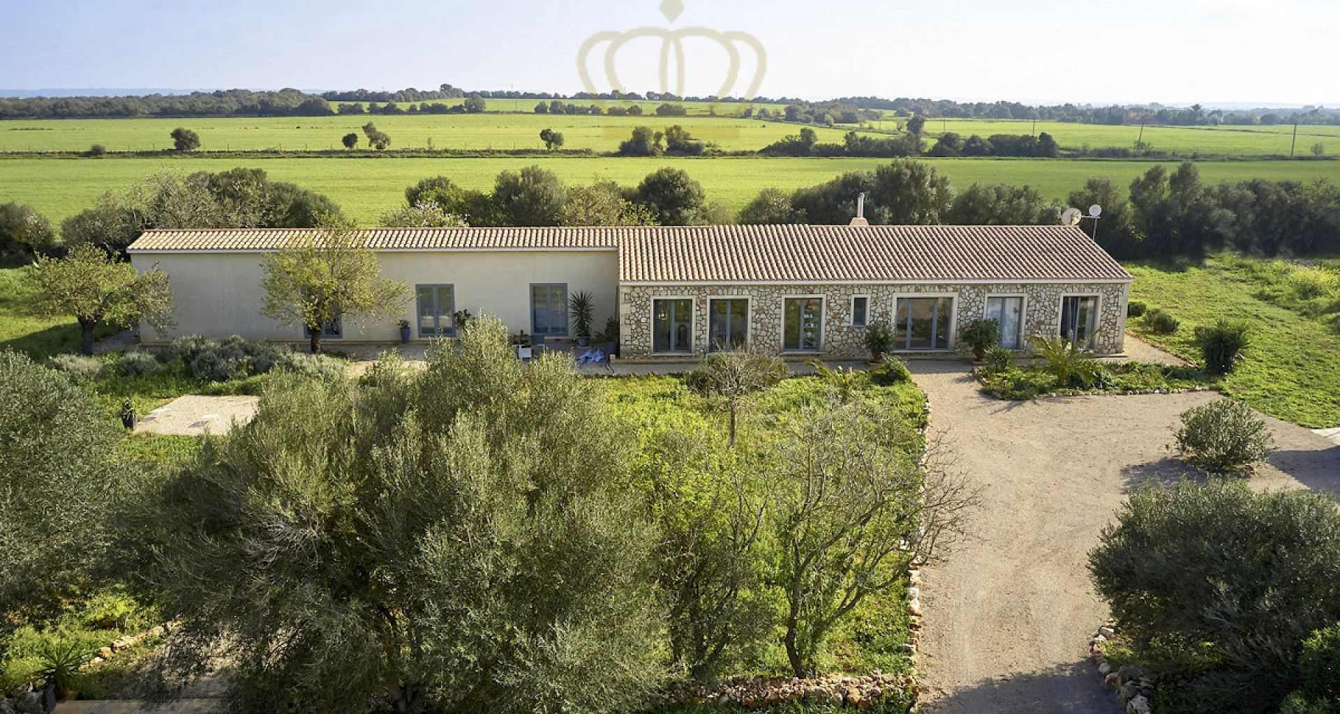 KROHN & LUEDEMANN Landhaus im Bungalow Stil mit großem Pool in Campos 