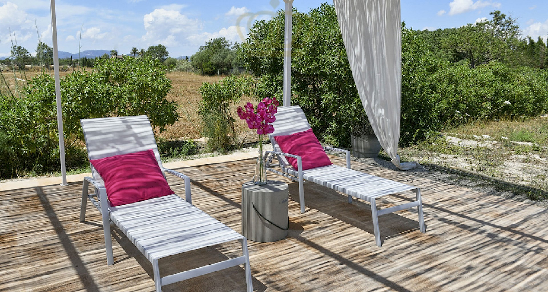 KROHN & LUEDEMANN Landhaus im Bungalow Stil mit großem Pool in Campos 