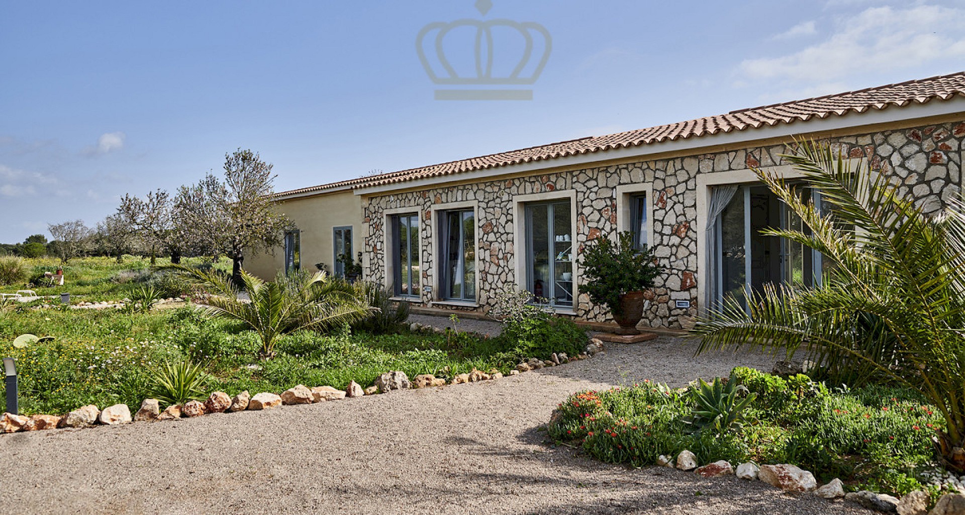 KROHN & LUEDEMANN Landhaus im Bungalow Stil mit großem Pool in Campos 