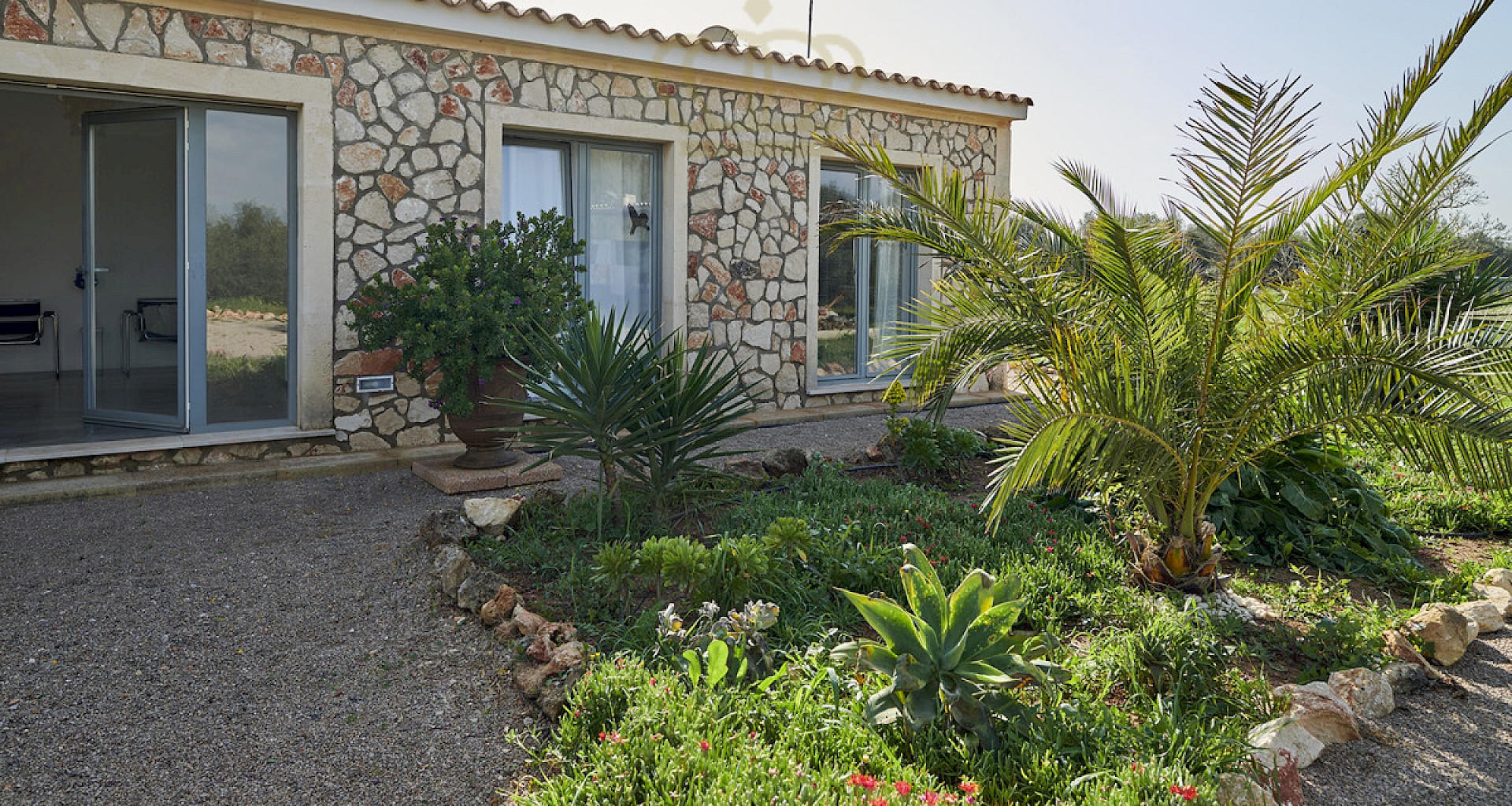 KROHN & LUEDEMANN Landhaus im Bungalow Stil mit großem Pool in Campos 