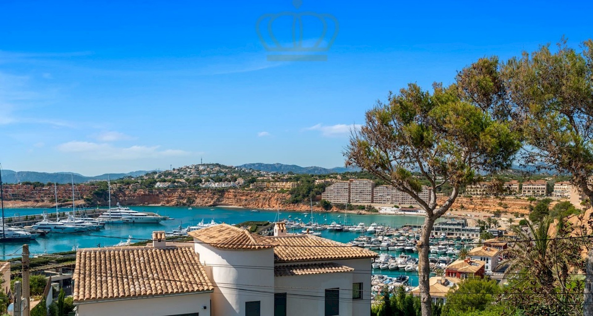 KROHN & LUEDEMANN Villa de luxe moderne avec vue sur la mer et terrasse sur le toit à El Toro 