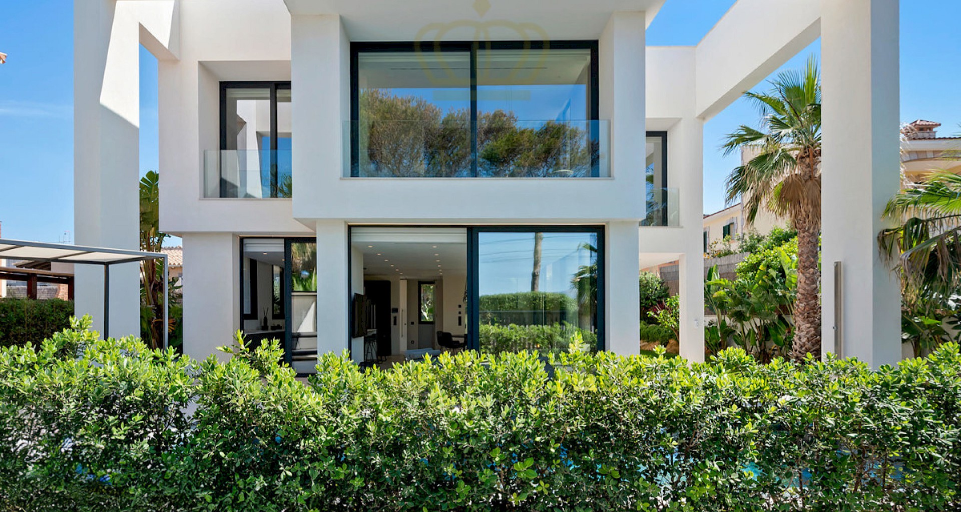 KROHN & LUEDEMANN Villa de luxe moderne avec vue sur la mer et terrasse sur le toit à El Toro 