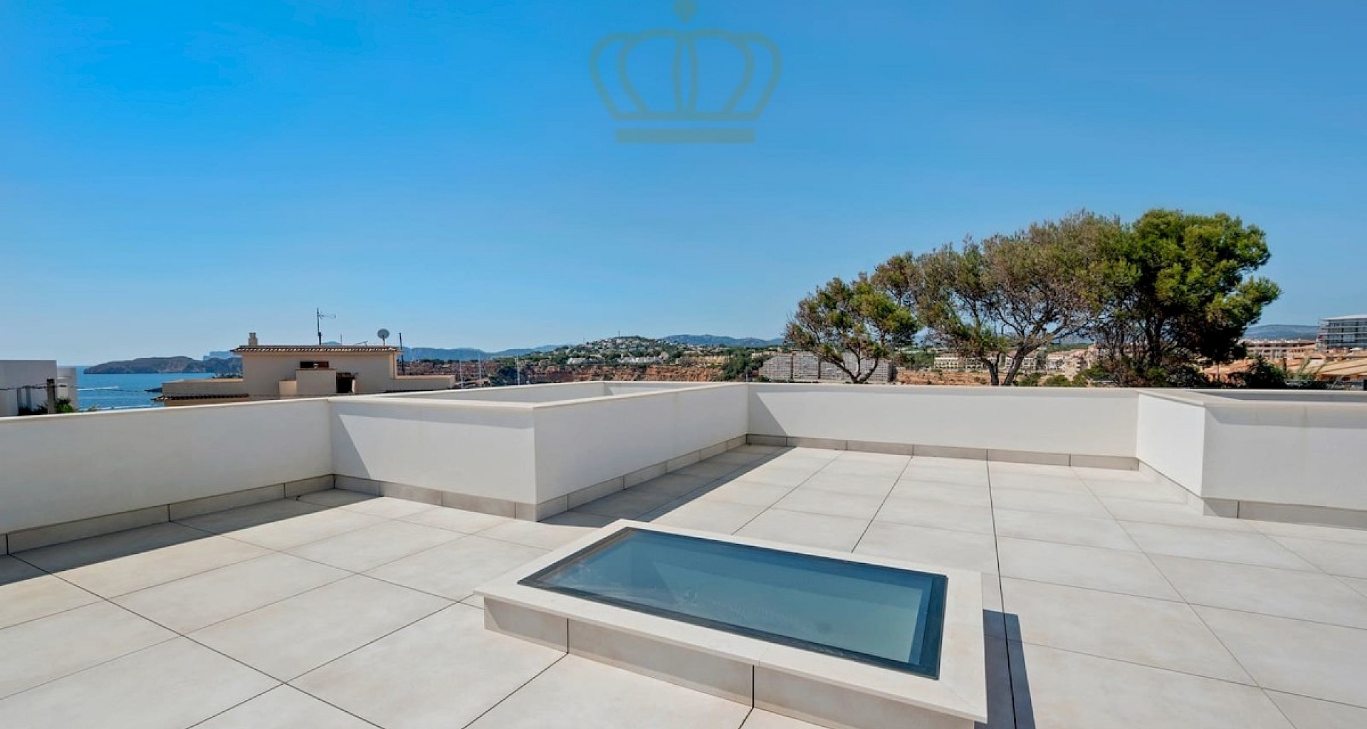 KROHN & LUEDEMANN Modern luxury villa with sea views and roof terrace in El Toro 