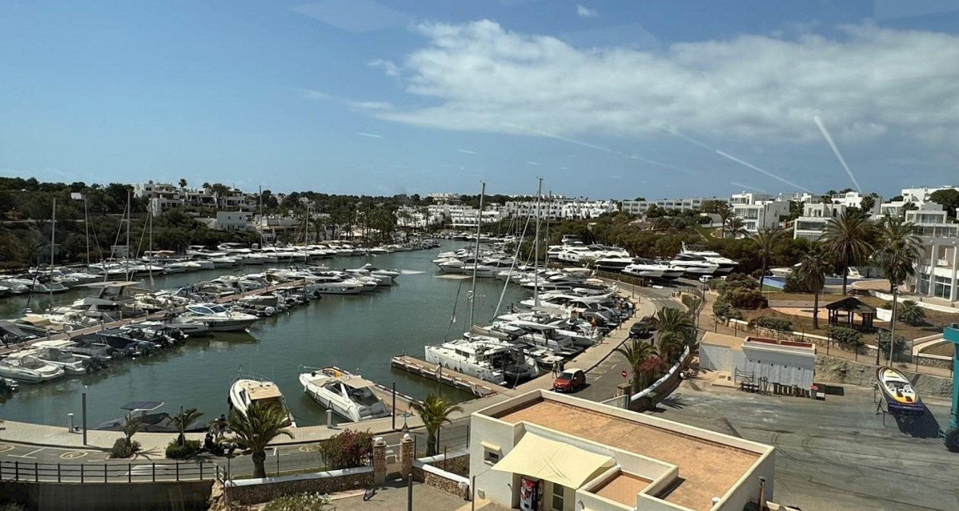 KROHN & LUEDEMANN As-new condominium in Cala d'Or in a privileged location above the marina, close to the beach 