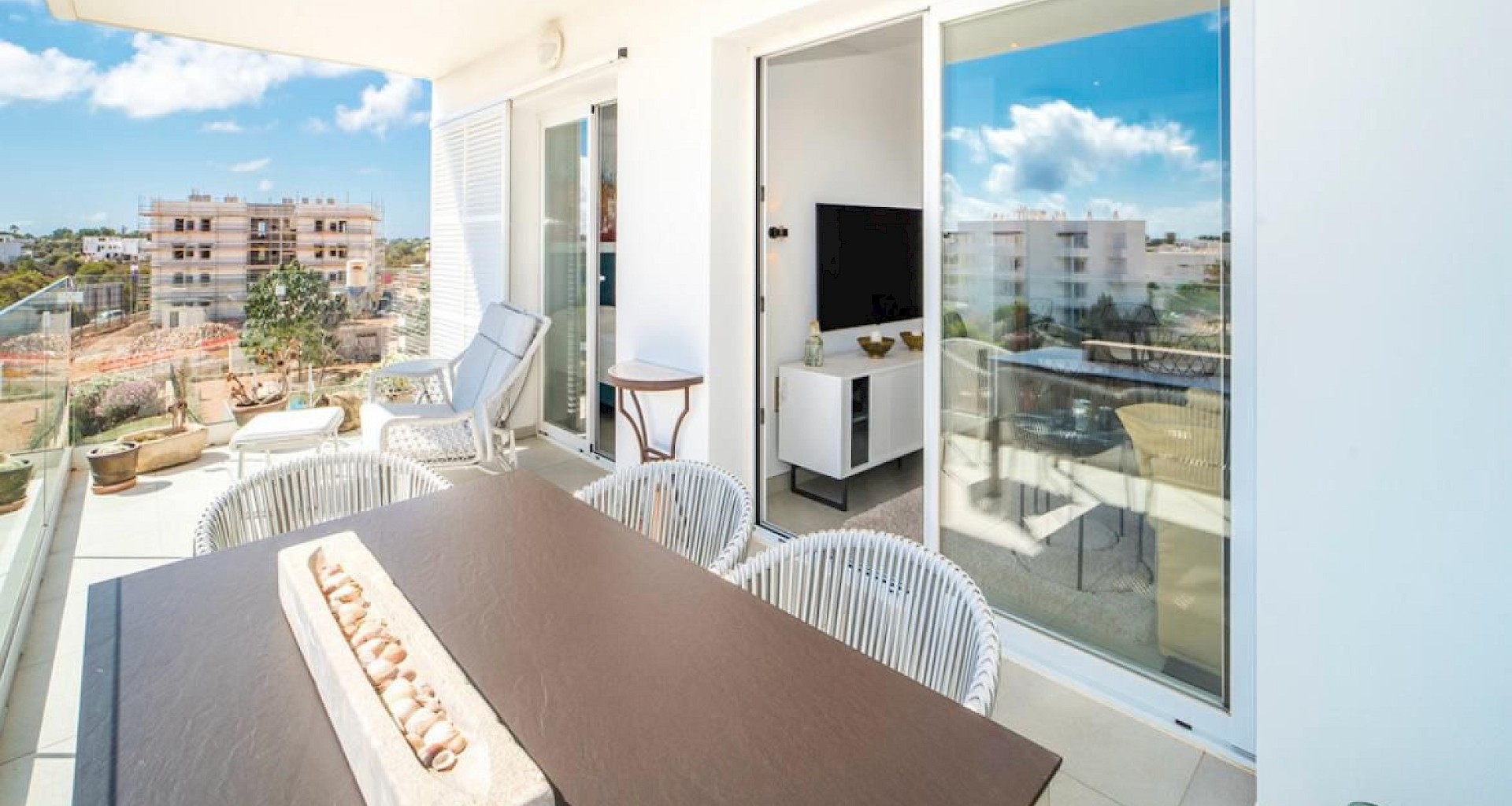 KROHN & LUEDEMANN As-new condominium in Cala d'Or in a privileged location above the marina, close to the beach 