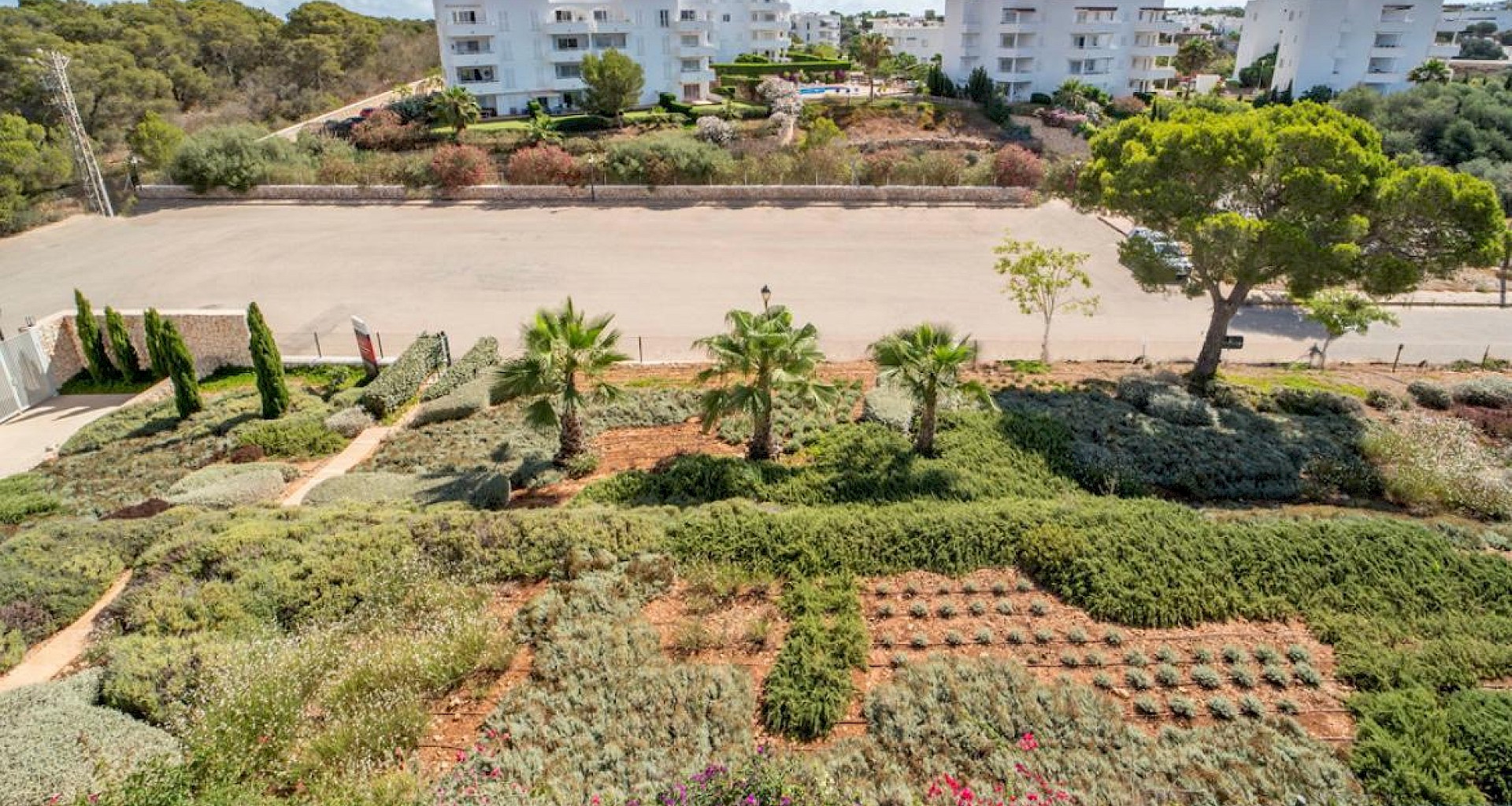 KROHN & LUEDEMANN Neuwertige Wohnung in Cala d'Or in privilegierter Lage oberhalb des Yachthafens, in Strandnähe 