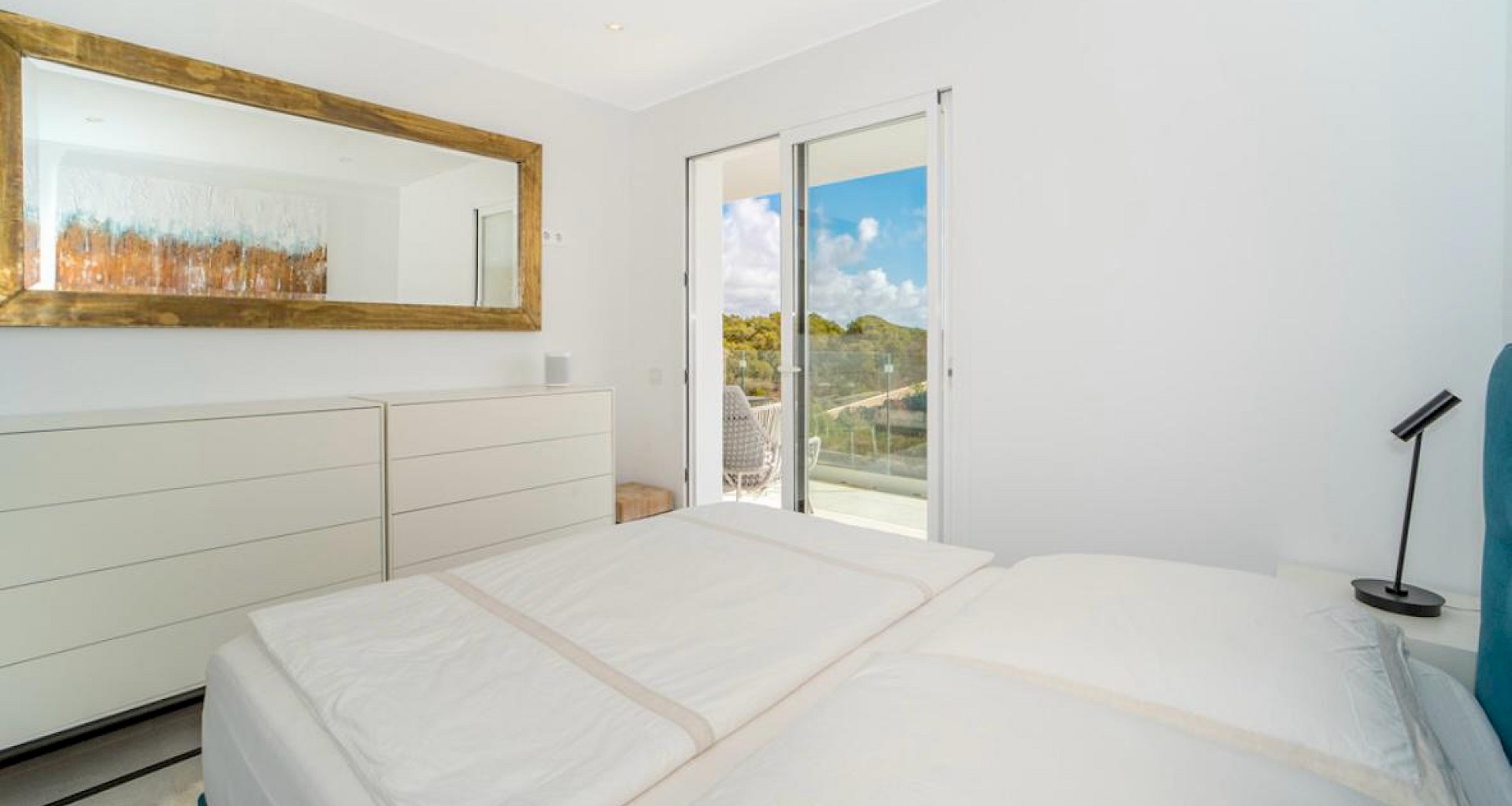 KROHN & LUEDEMANN As-new condominium in Cala d'Or in a privileged location above the marina, close to the beach 