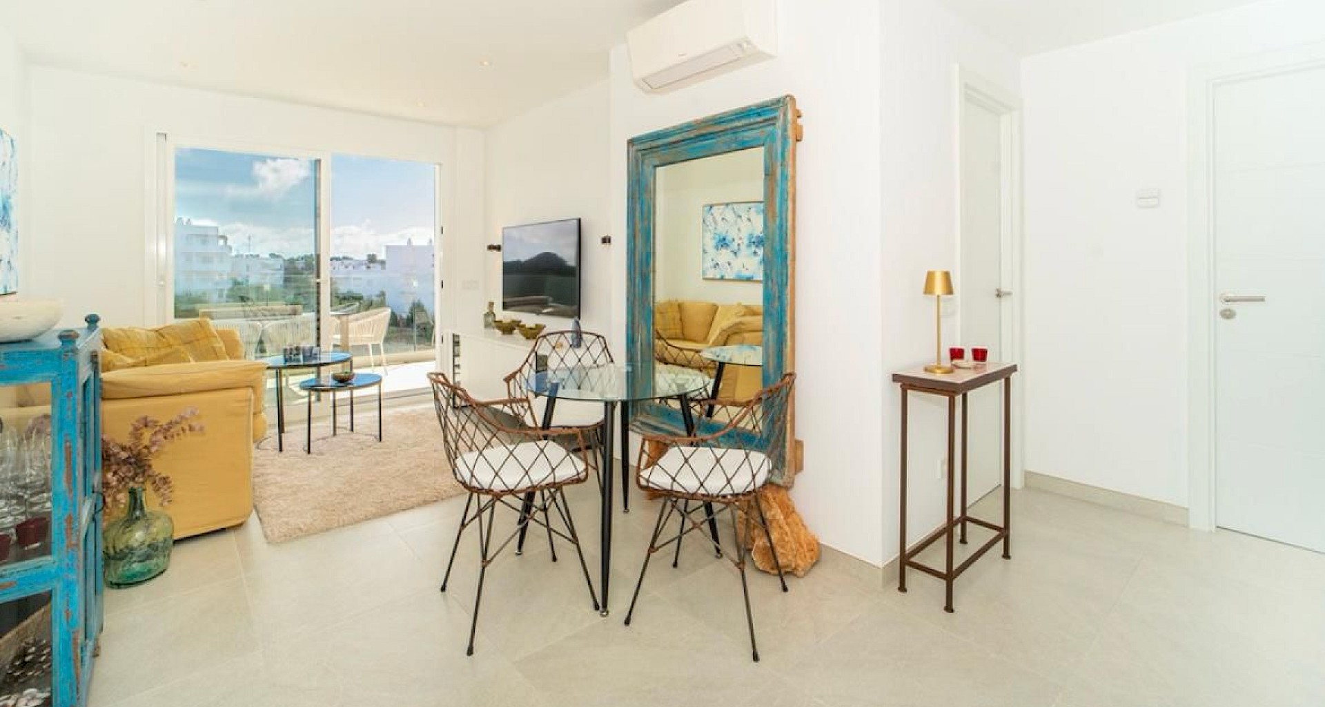 KROHN & LUEDEMANN As-new condominium in Cala d'Or in a privileged location above the marina, close to the beach 