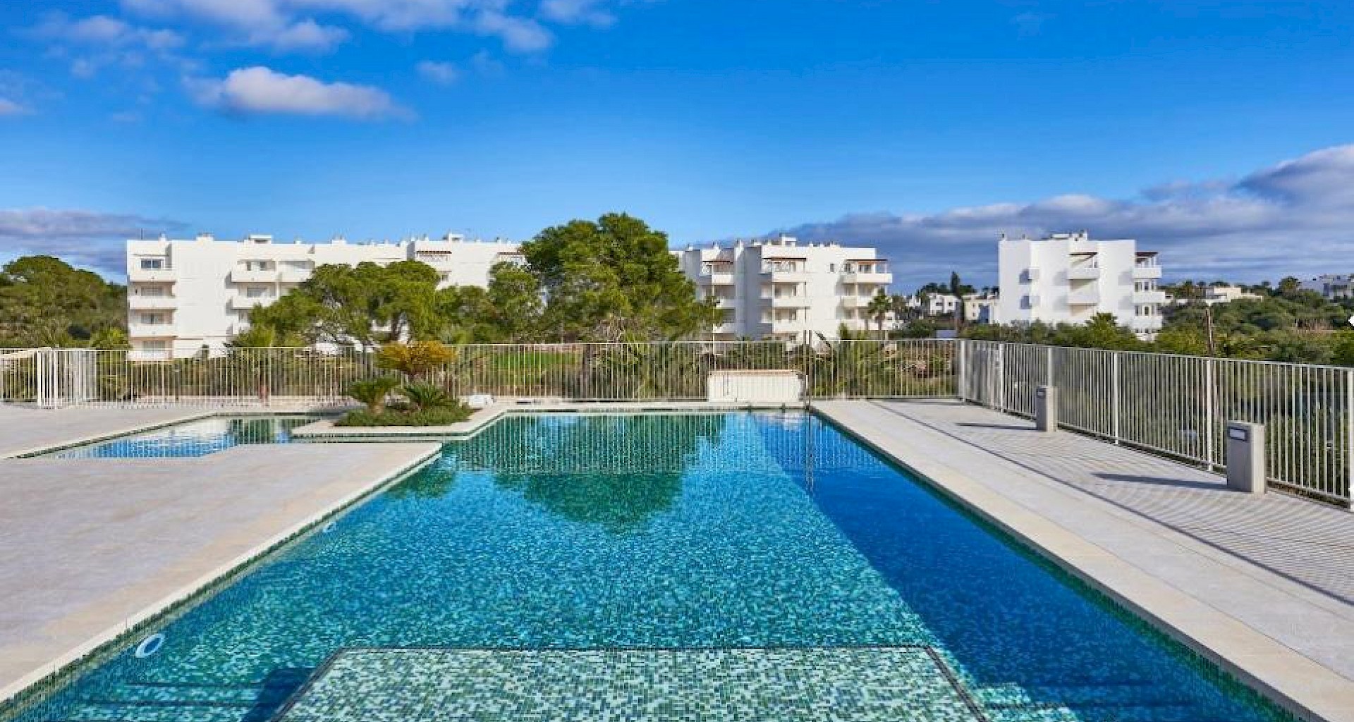 KROHN & LUEDEMANN As-new condominium in Cala d'Or in a privileged location above the marina, close to the beach 